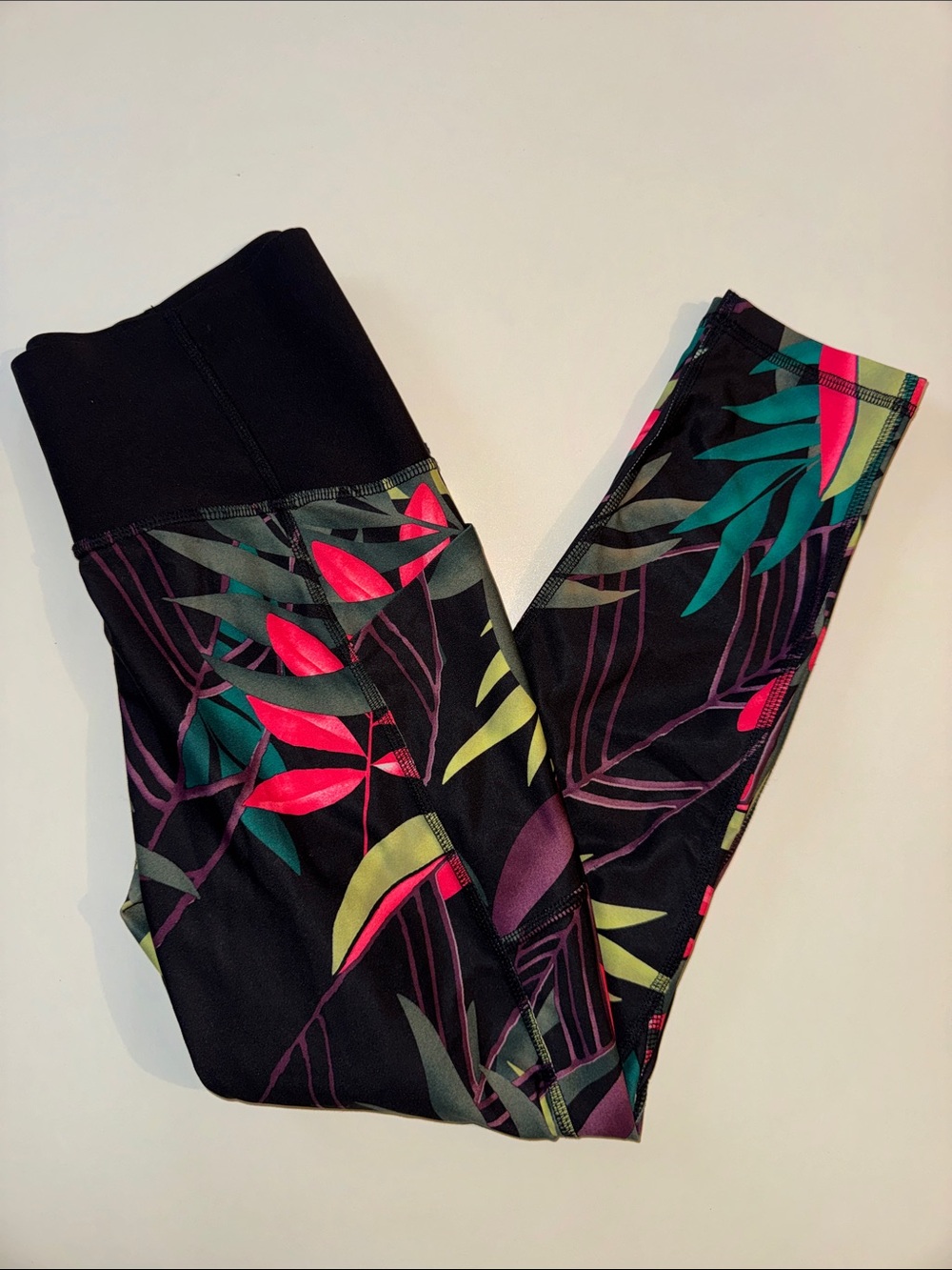 Women’s Floral Print Black Active Capris